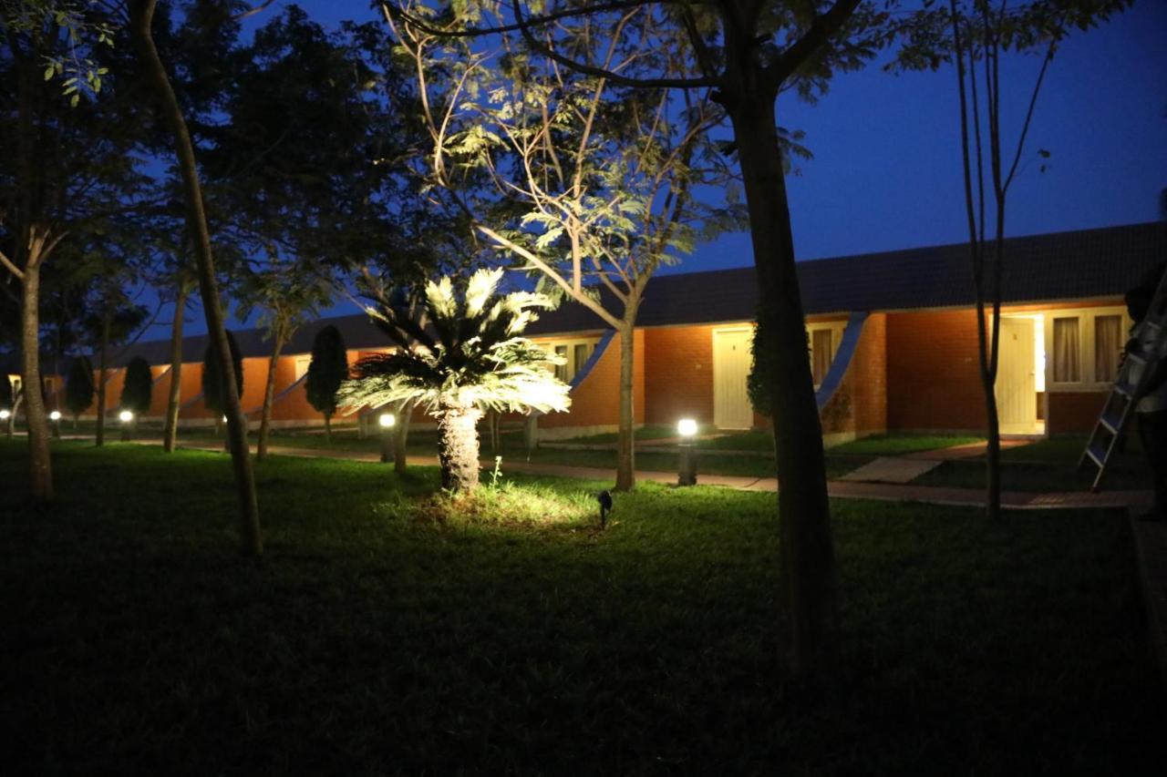 Celebrity Resort Chennai Tambaram Exterior foto